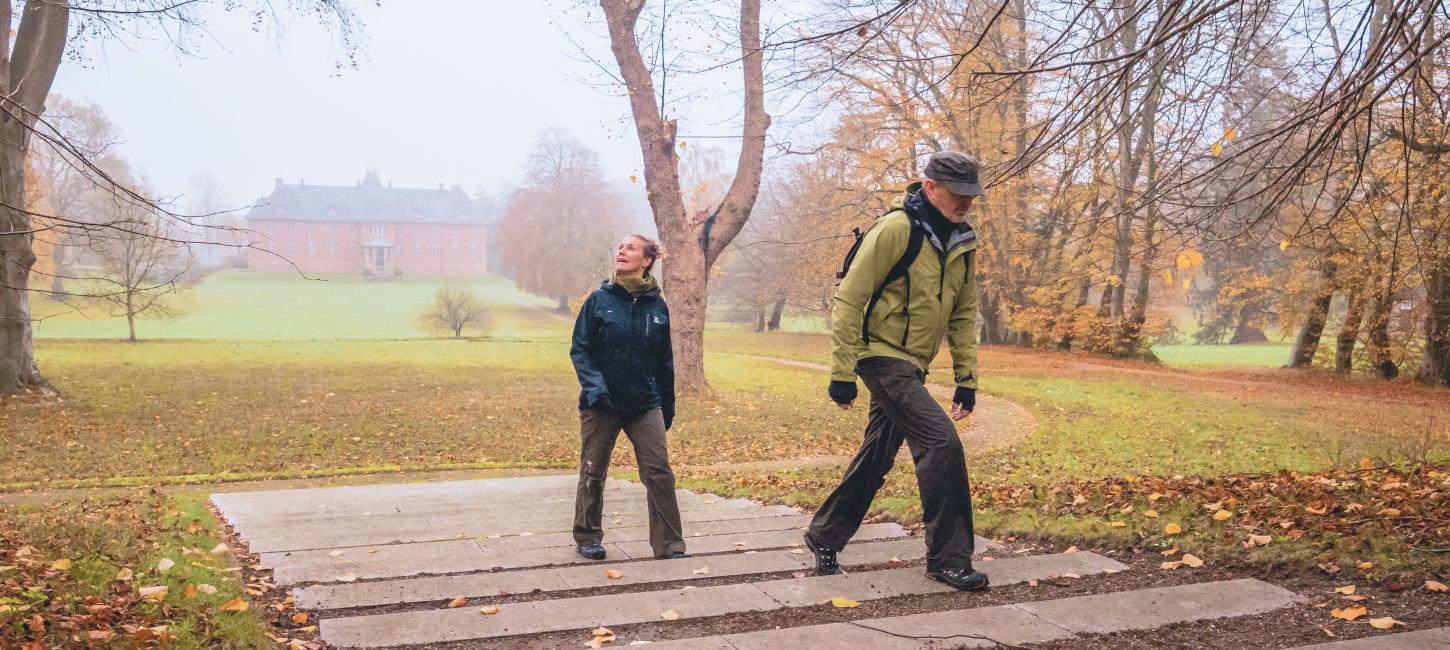 Holstenshuus slotspark om efteråret | Øhavsstien